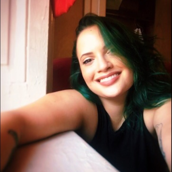 Meet your Posher, Hillary - Picture 1 of 1